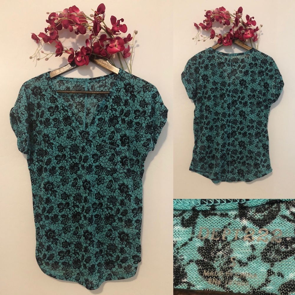 💚Dept 222 Pattern Top💚